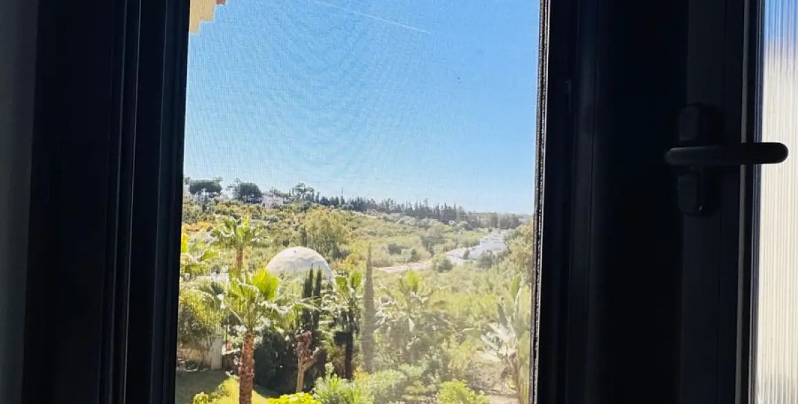 Sale of middle floor apartment in Selwo 24