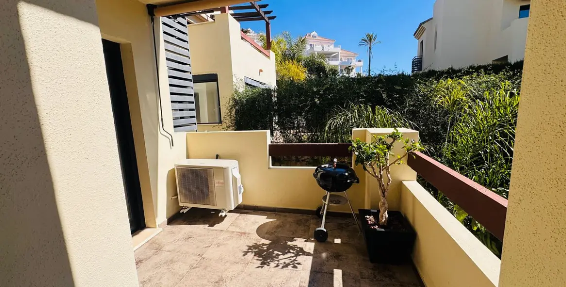 Sale of middle floor apartment in Selwo 32