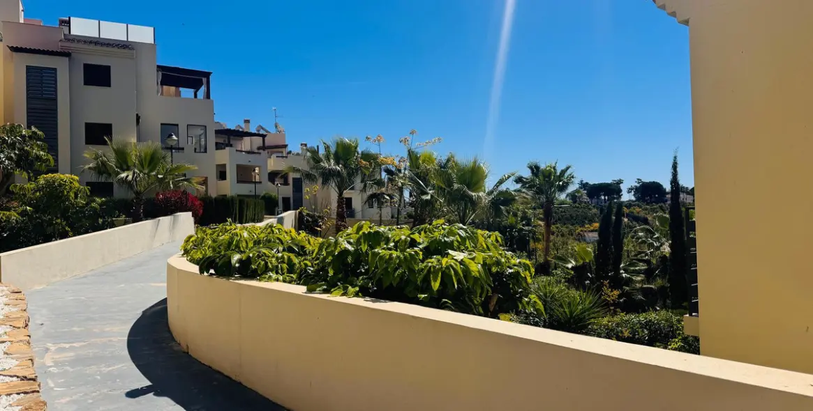 Sale of middle floor apartment in Selwo 33