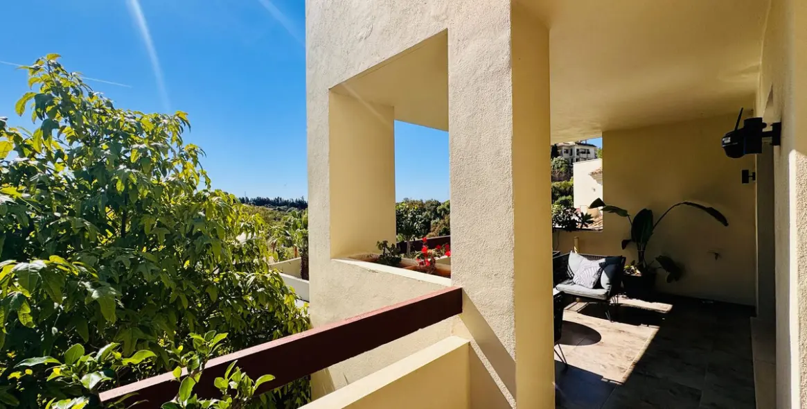 Sale of middle floor apartment in Selwo 41