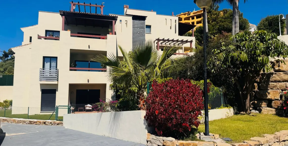 Sale of middle floor apartment in Selwo 48