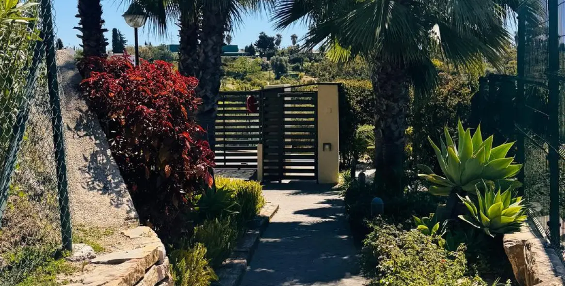 Sale of middle floor apartment in Selwo 51