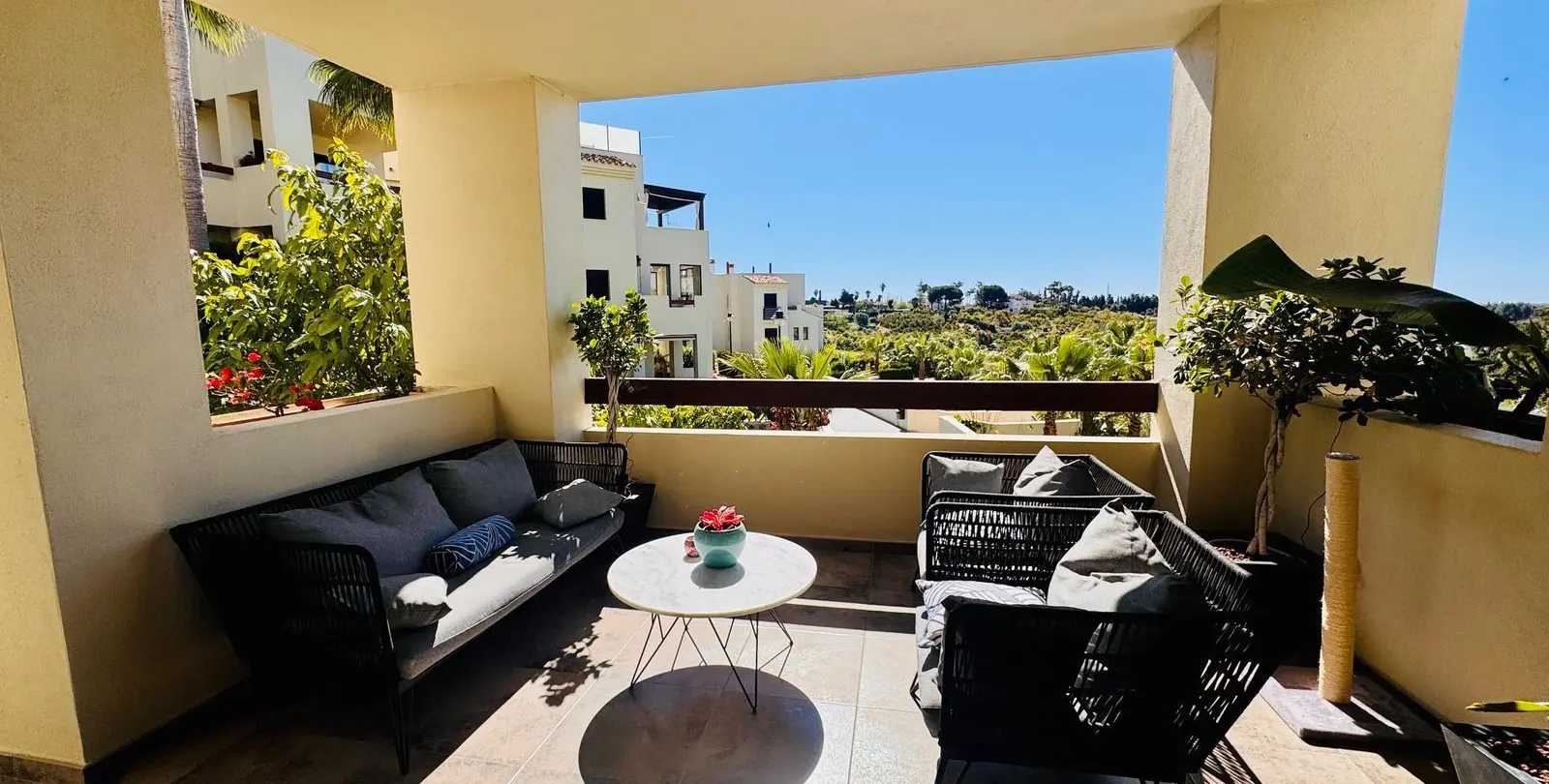 Sale of middle floor apartment in Selwo 1