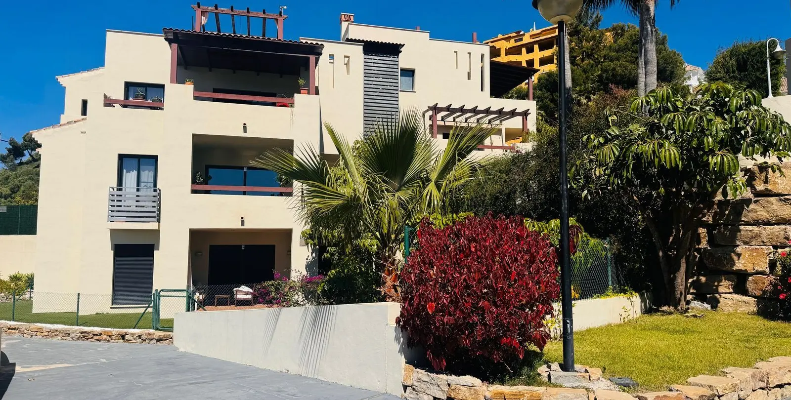 Sale of middle floor apartment in Selwo 41