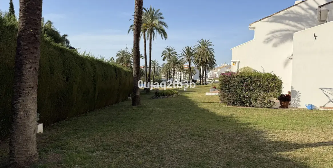 Sale of ground floor apartment in Nueva Andalucía 2