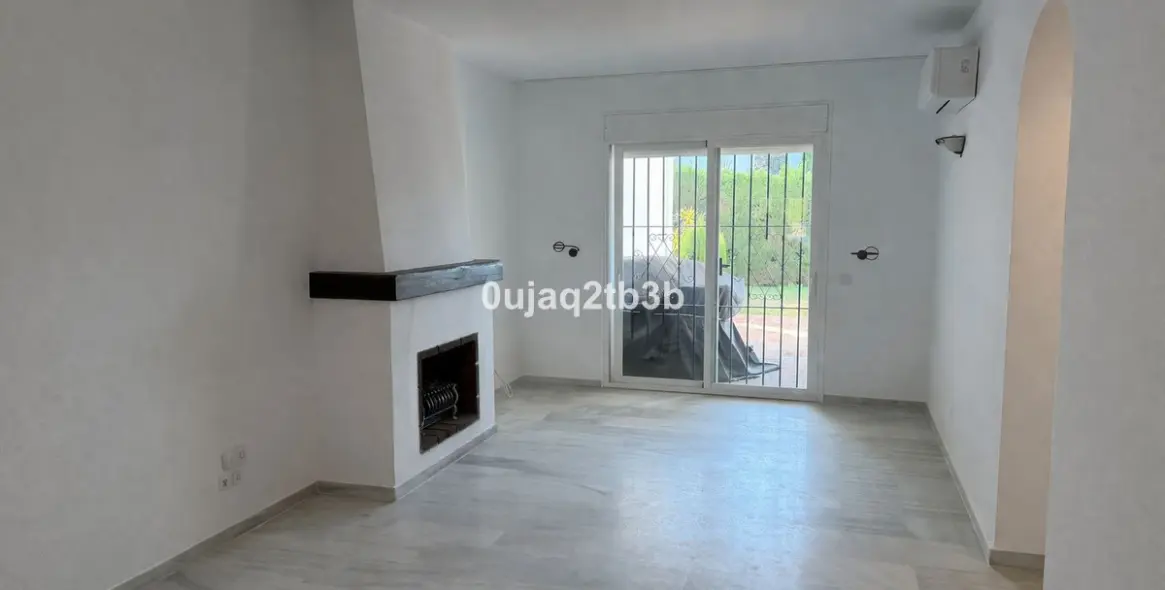 Sale of ground floor apartment in Nueva Andalucía 3