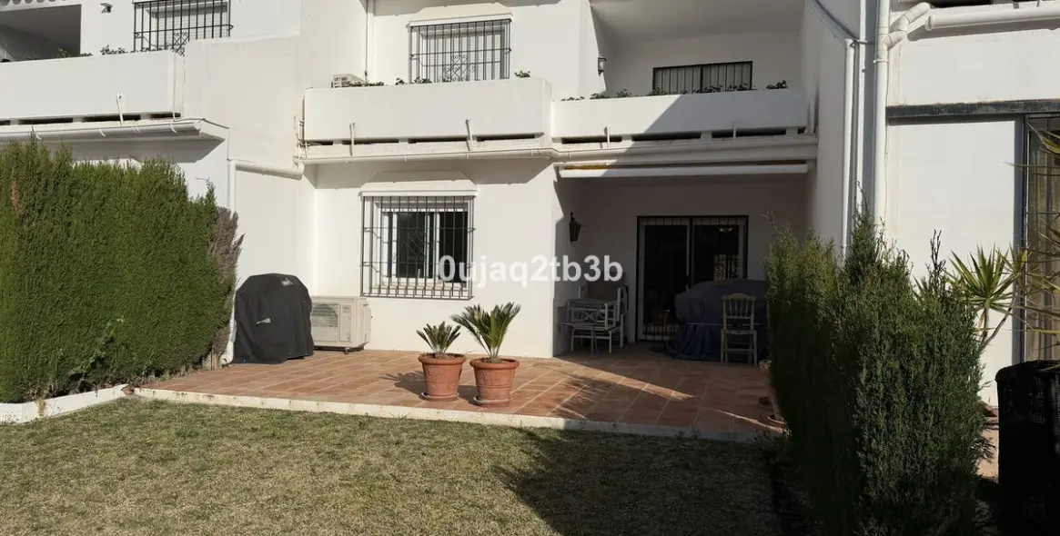 Sale of ground floor apartment in Nueva Andalucía 9