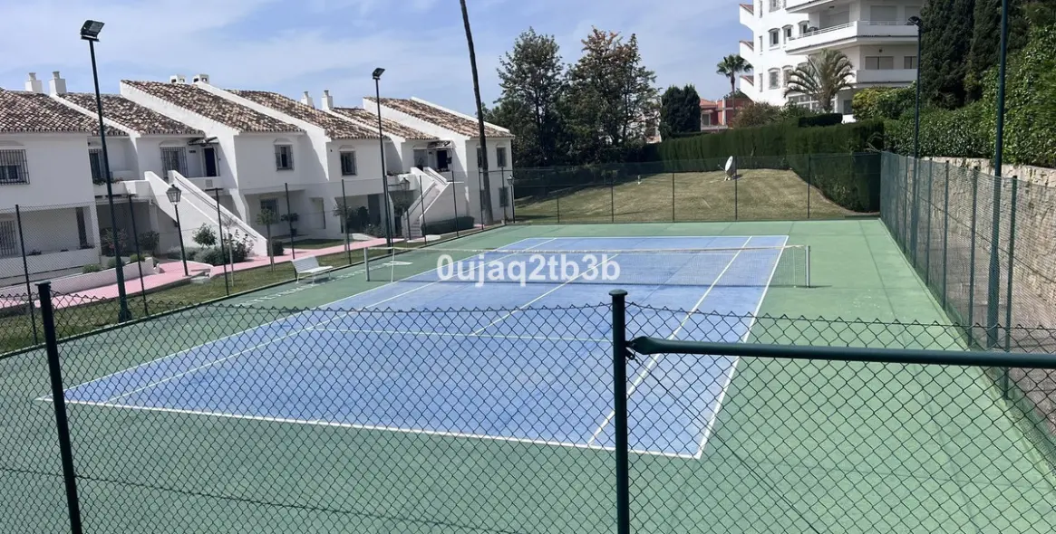 Sale of ground floor apartment in Nueva Andalucía 12