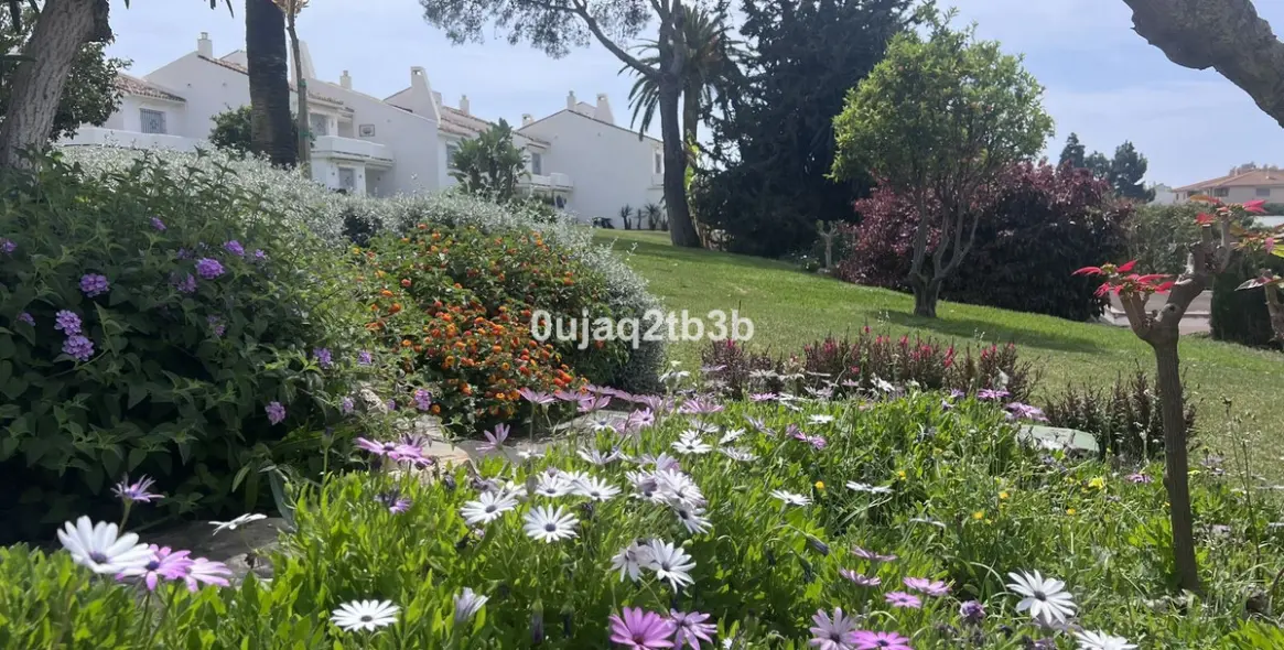 Sale of ground floor apartment in Nueva Andalucía 13