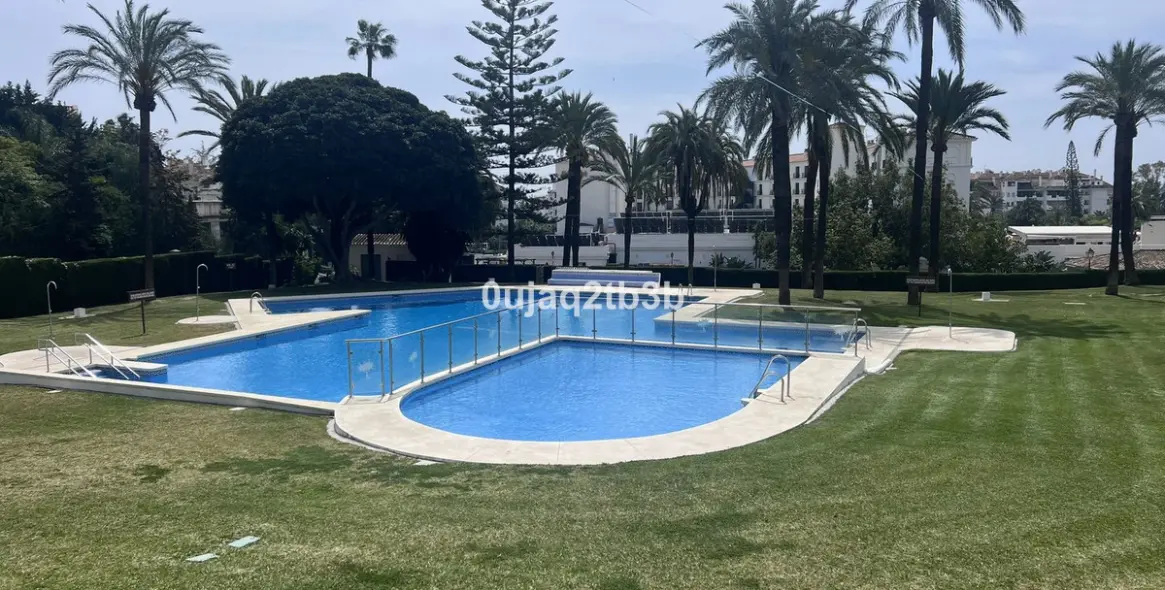 Sale of ground floor apartment in Nueva Andalucía 16