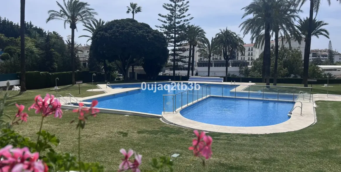 Sale of ground floor apartment in Nueva Andalucía 17