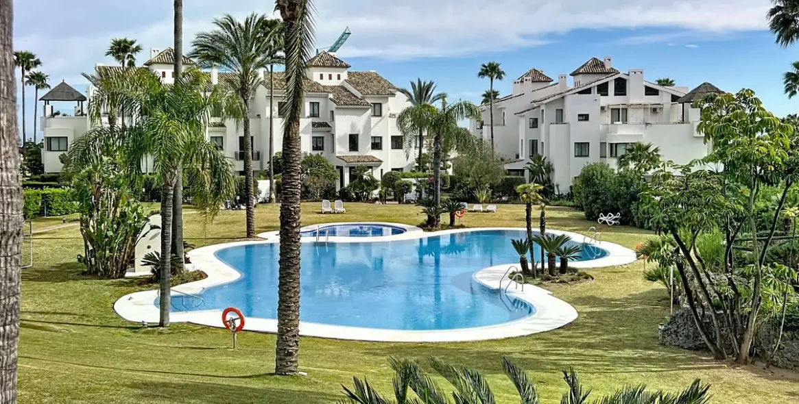 Продажа апартаментов на первом этаже в El Paraiso 1