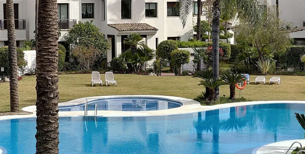 Продажа апартаментов на первом этаже в El Paraiso 2