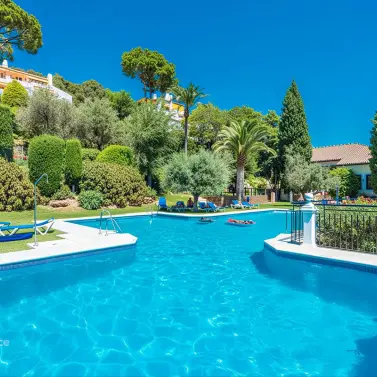 Sale of middle floor apartment in Benahavís