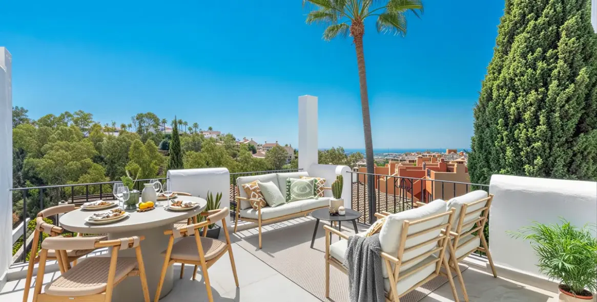 Sale of middle floor apartment in Benahavís 3