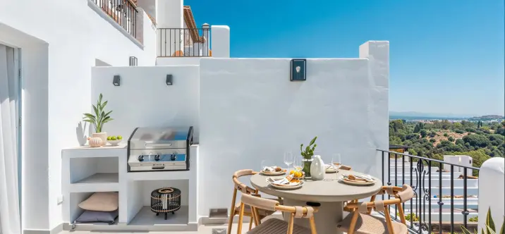 Sale of middle floor apartment in Benahavís 3