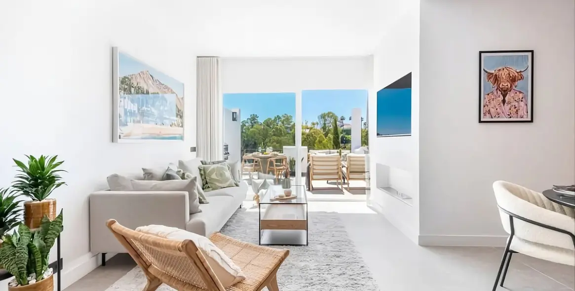 Sale of middle floor apartment in Benahavís 7