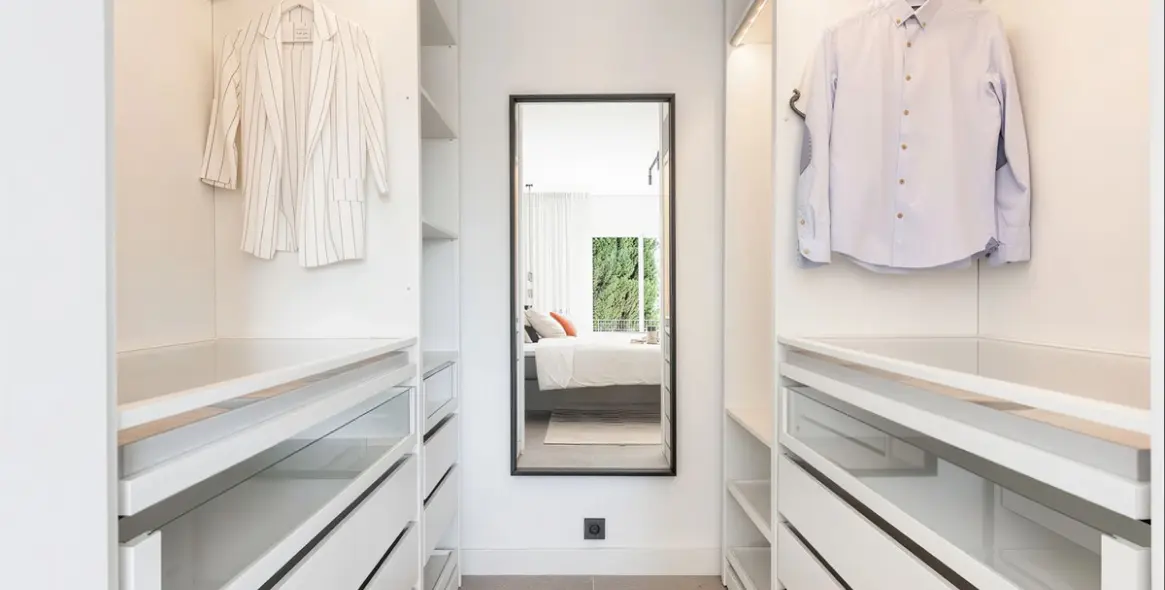 Sale of middle floor apartment in Benahavís 13