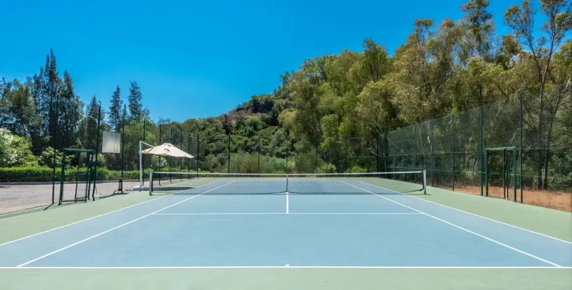 Sale of middle floor apartment in Benahavís 21