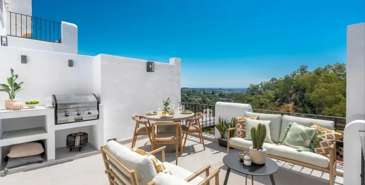 Sale of middle floor apartment in Benahavís 22