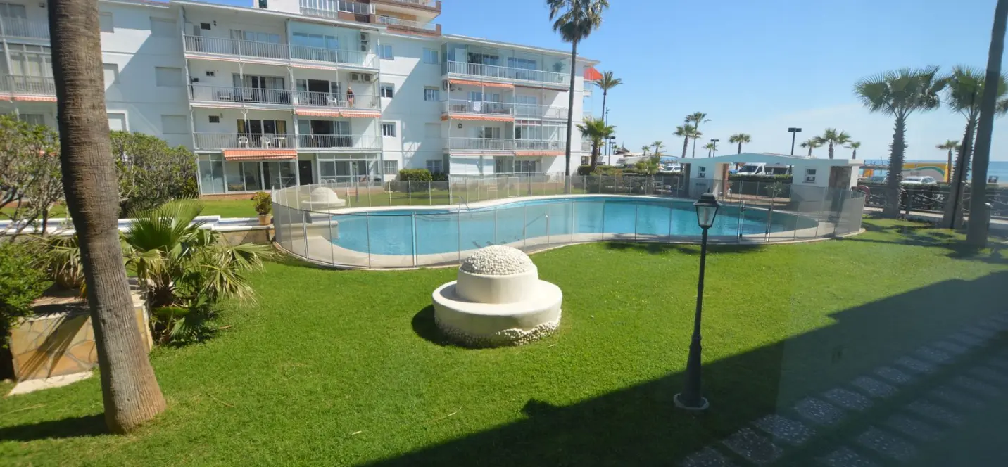 Sale of ground floor apartment in Los Boliches 0