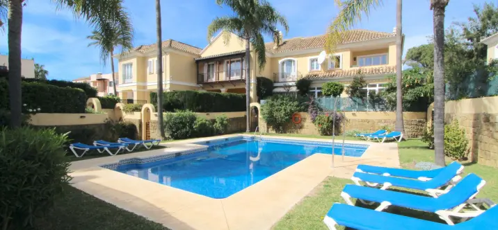 Venta de casa pareada en Elviria 1