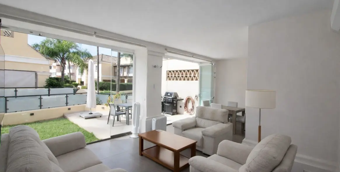Venta de casa pareada en Elviria 3