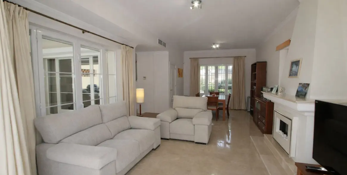 Venta de casa pareada en Elviria 25