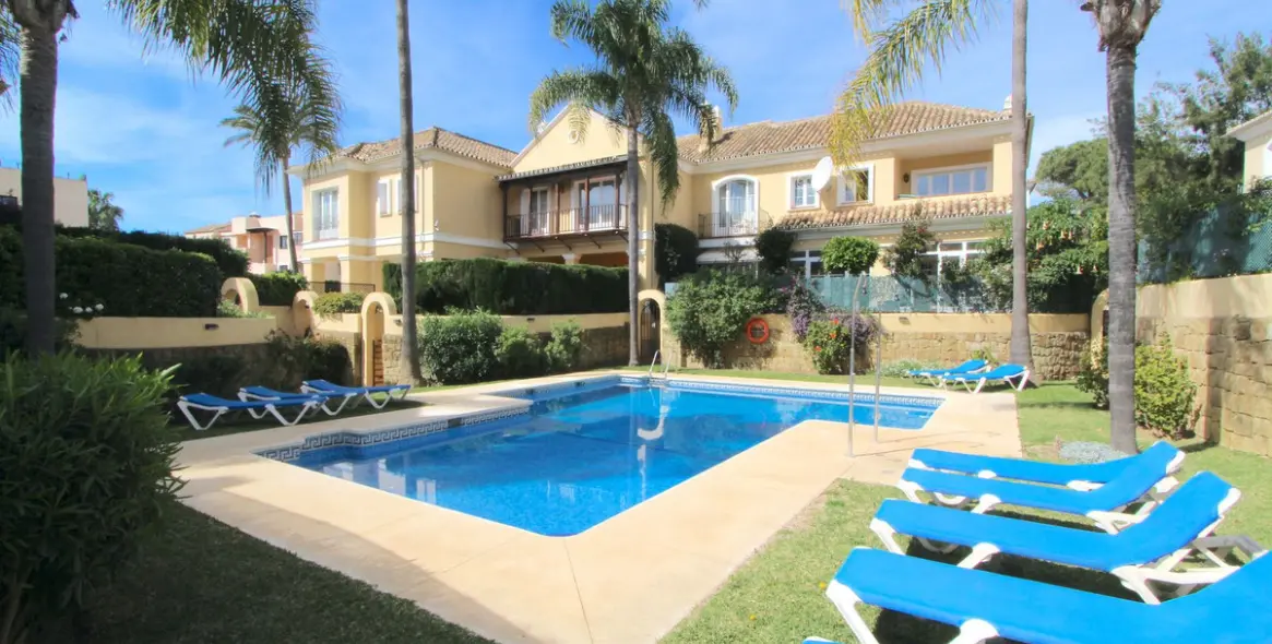 Venta de casa pareada en Elviria 53