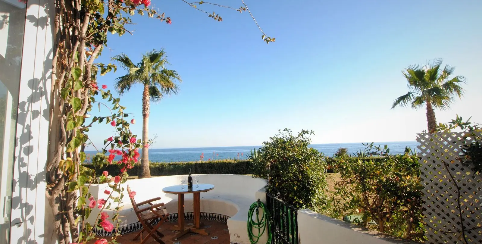 Sale of detached villa in Calahonda 1