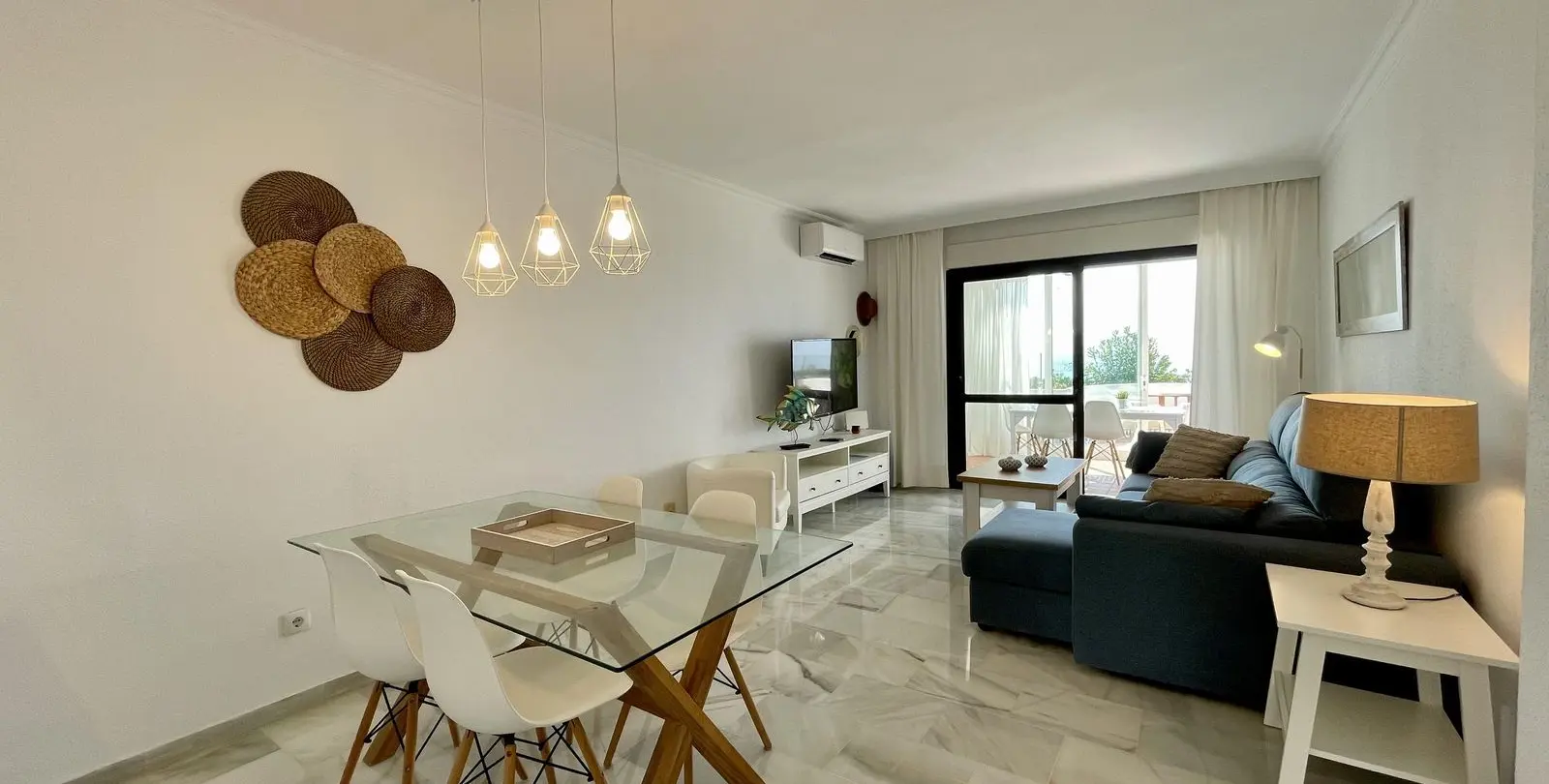 Sale of detached villa in Calahonda 3
