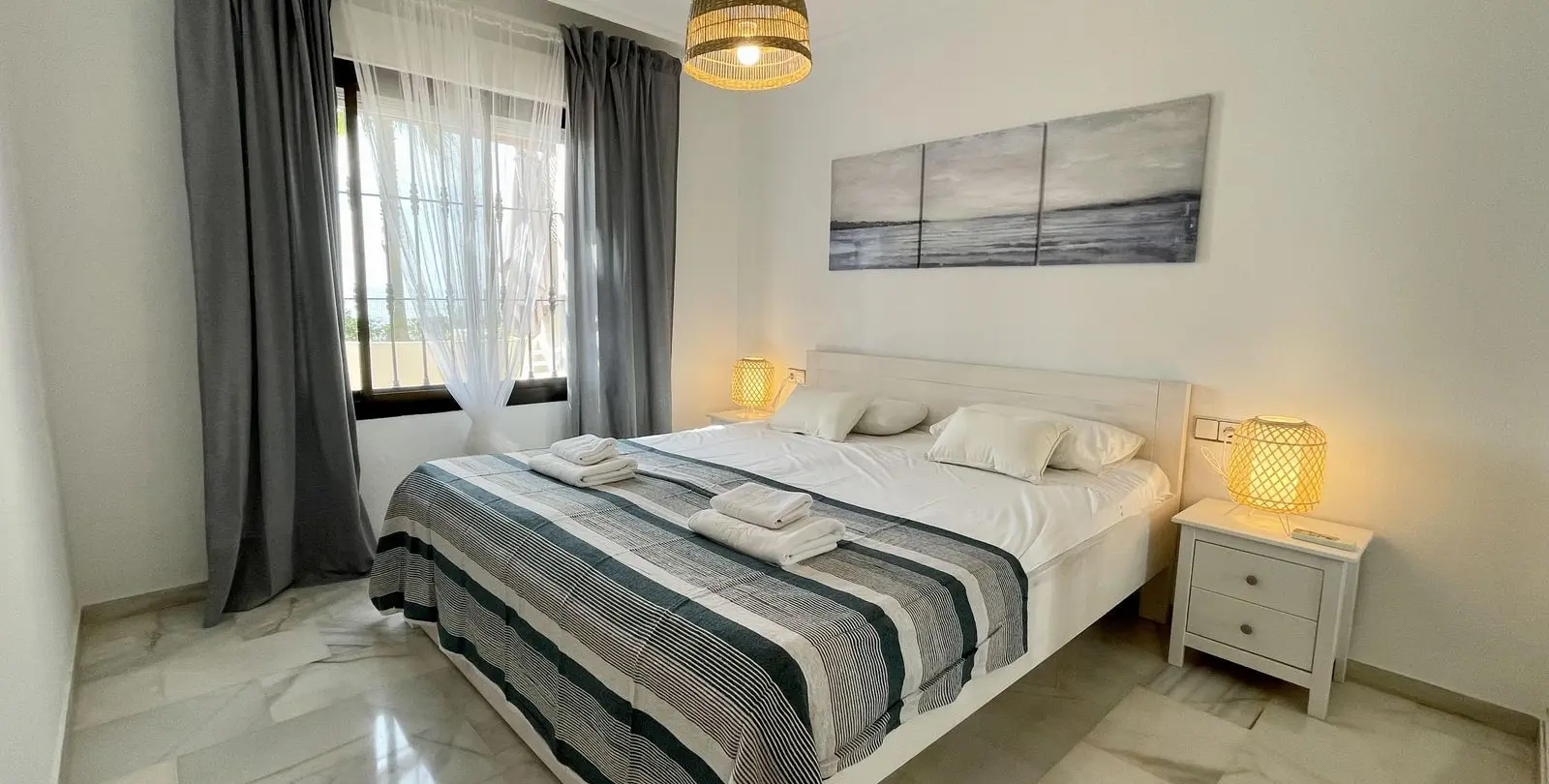 Sale of detached villa in Calahonda 11