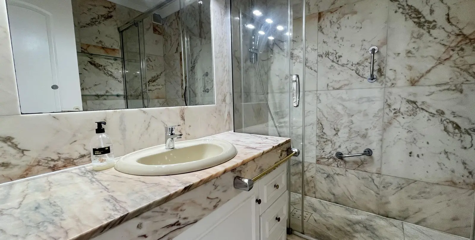 Sale of detached villa in Calahonda 13