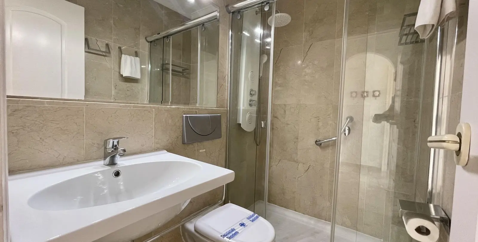 Sale of detached villa in Calahonda 15
