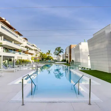 Продажа апартаментов на среднем этаже в Estepona