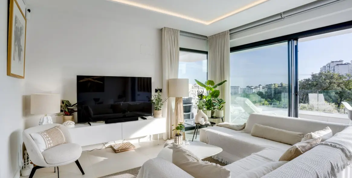 Продажа апартаментов на среднем этаже в Estepona 4