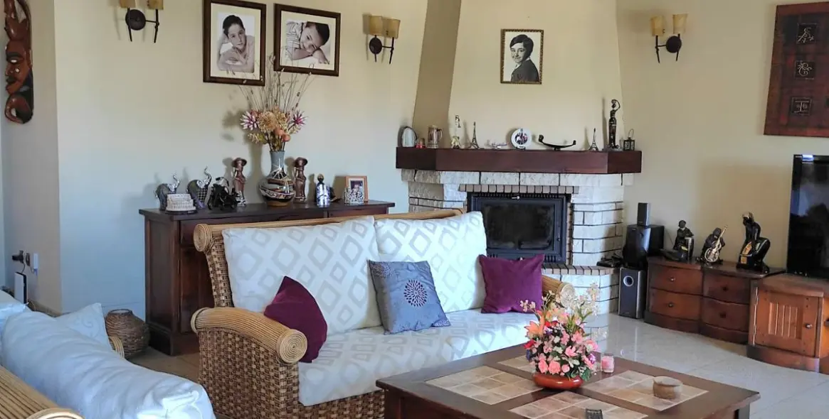 Sale of detached villa in Sierrezuela 10