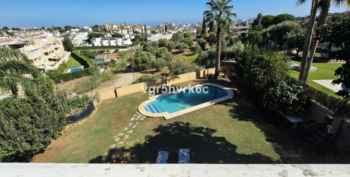 Sale of detached villa in Sierrezuela 33