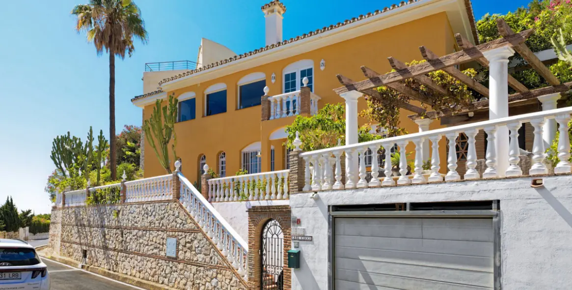Sale of detached villa in Torremuelle 1