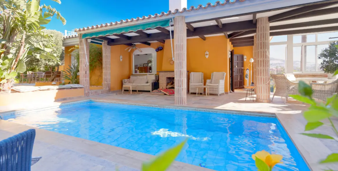 Sale of detached villa in Torremuelle 4