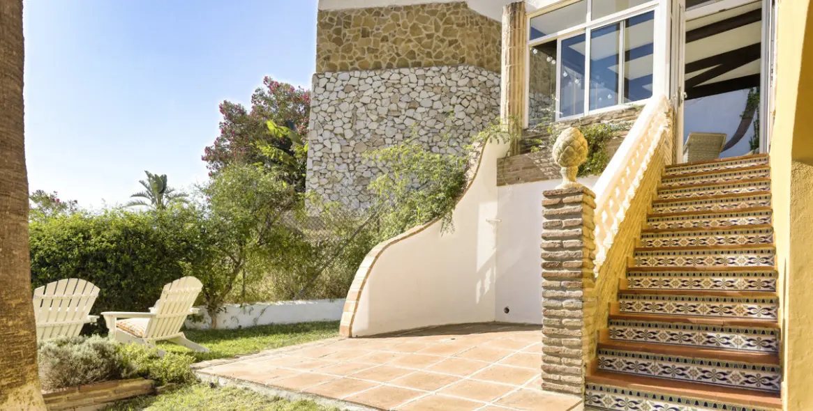 Sale of detached villa in Torremuelle 16