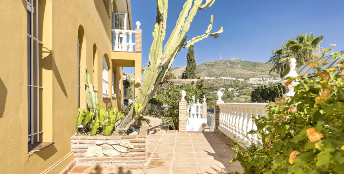 Sale of detached villa in Torremuelle 17