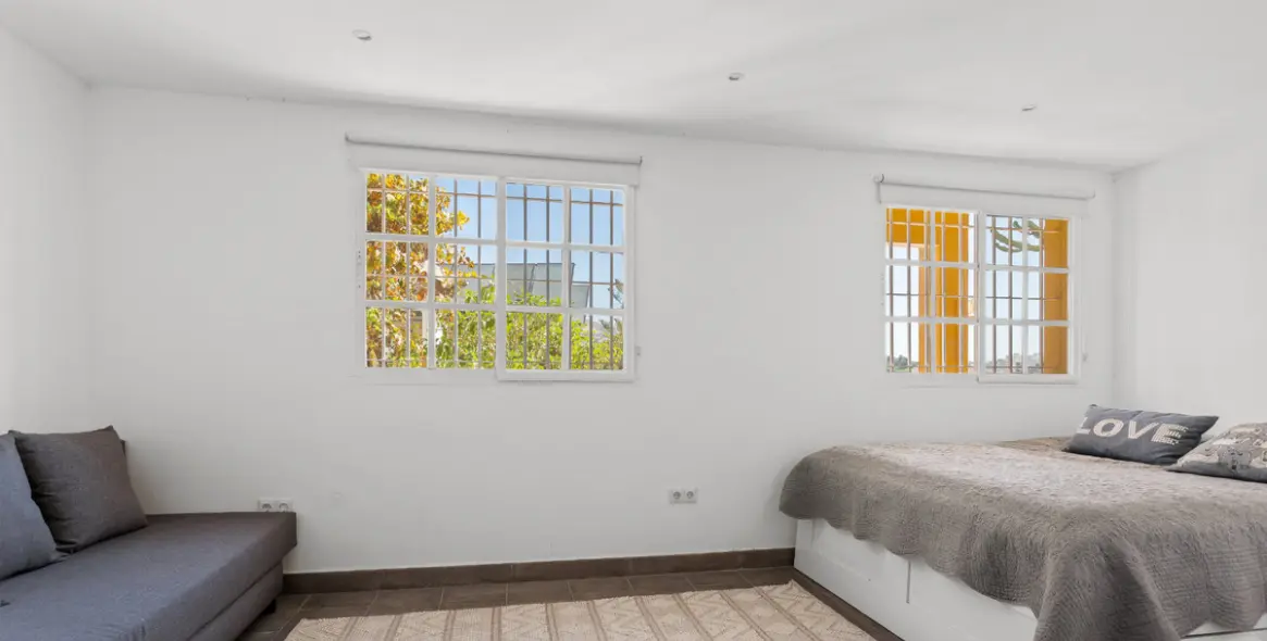 Sale of detached villa in Torremuelle 73