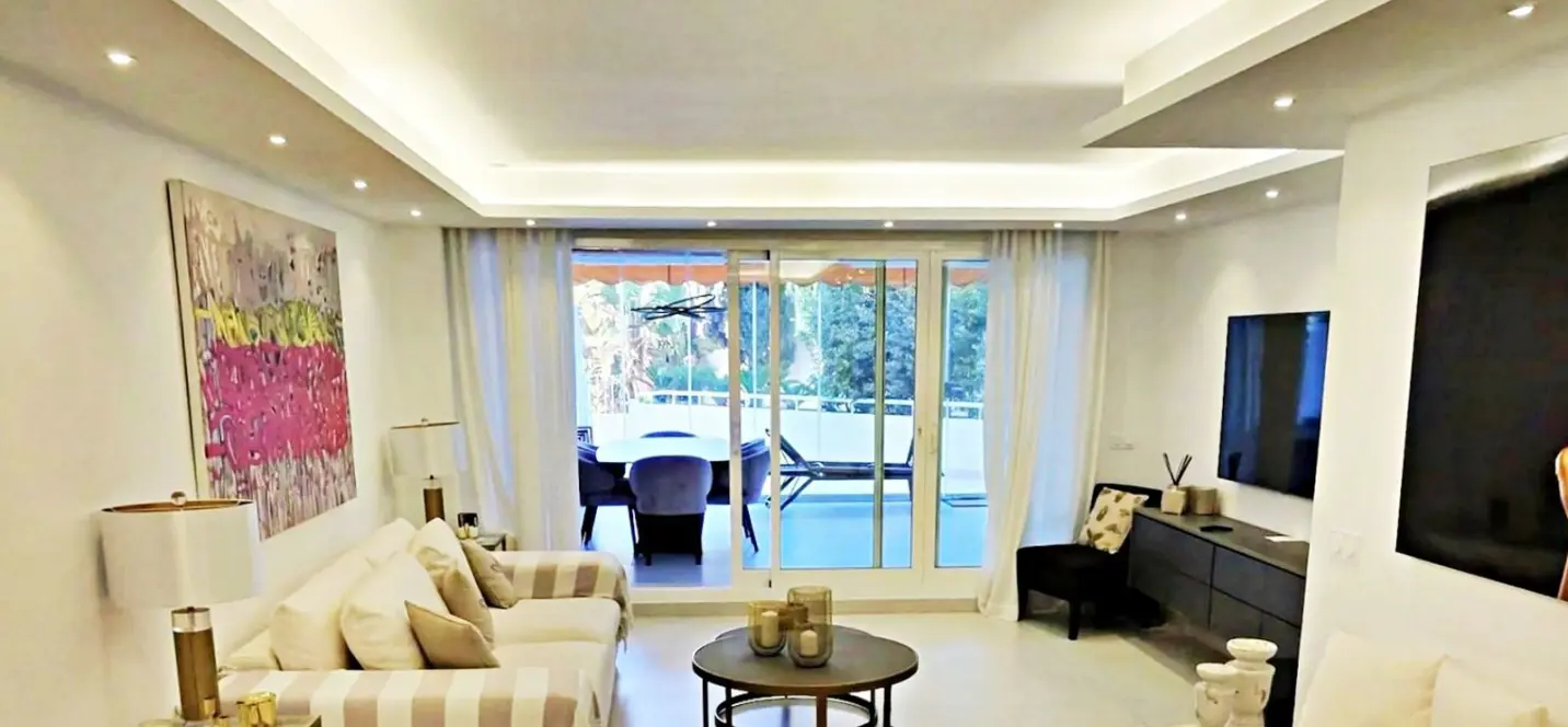 Sale of ground floor apartment in Puerto Banús 0
