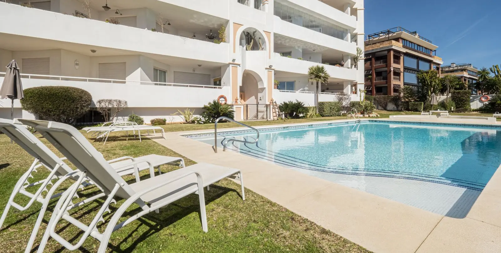 Sale of ground floor apartment in Puerto Banús 3