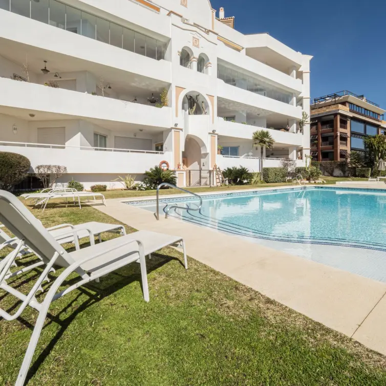 Sale of ground floor apartment in Puerto Banús