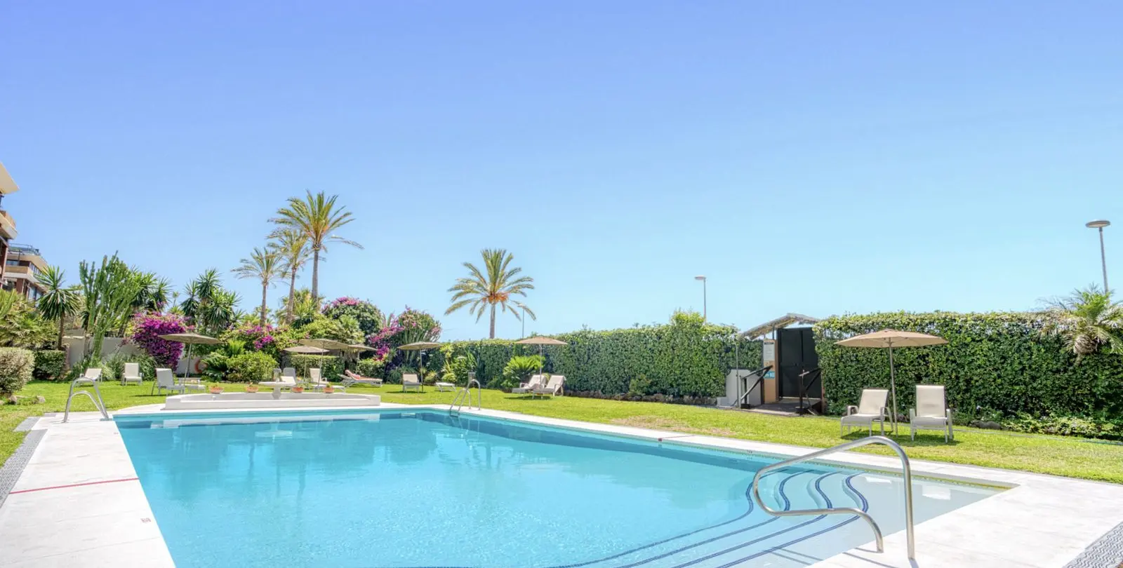 Sale of ground floor apartment in Puerto Banús 4