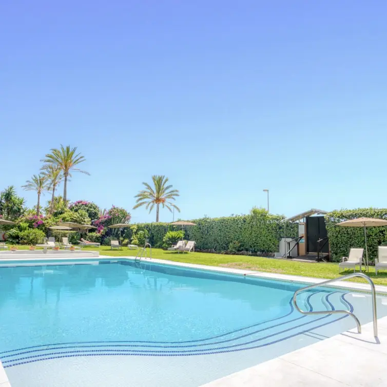 Sale of ground floor apartment in Puerto Banús