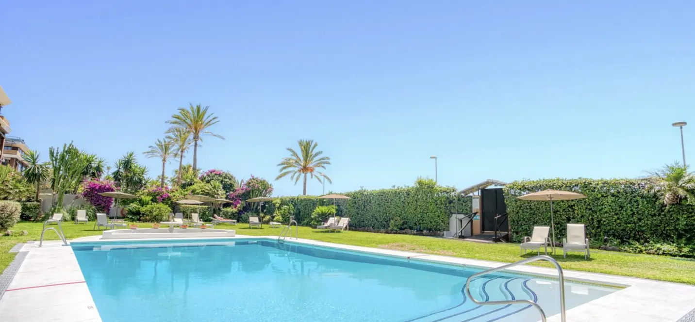 Sale of ground floor apartment in Puerto Banús 3