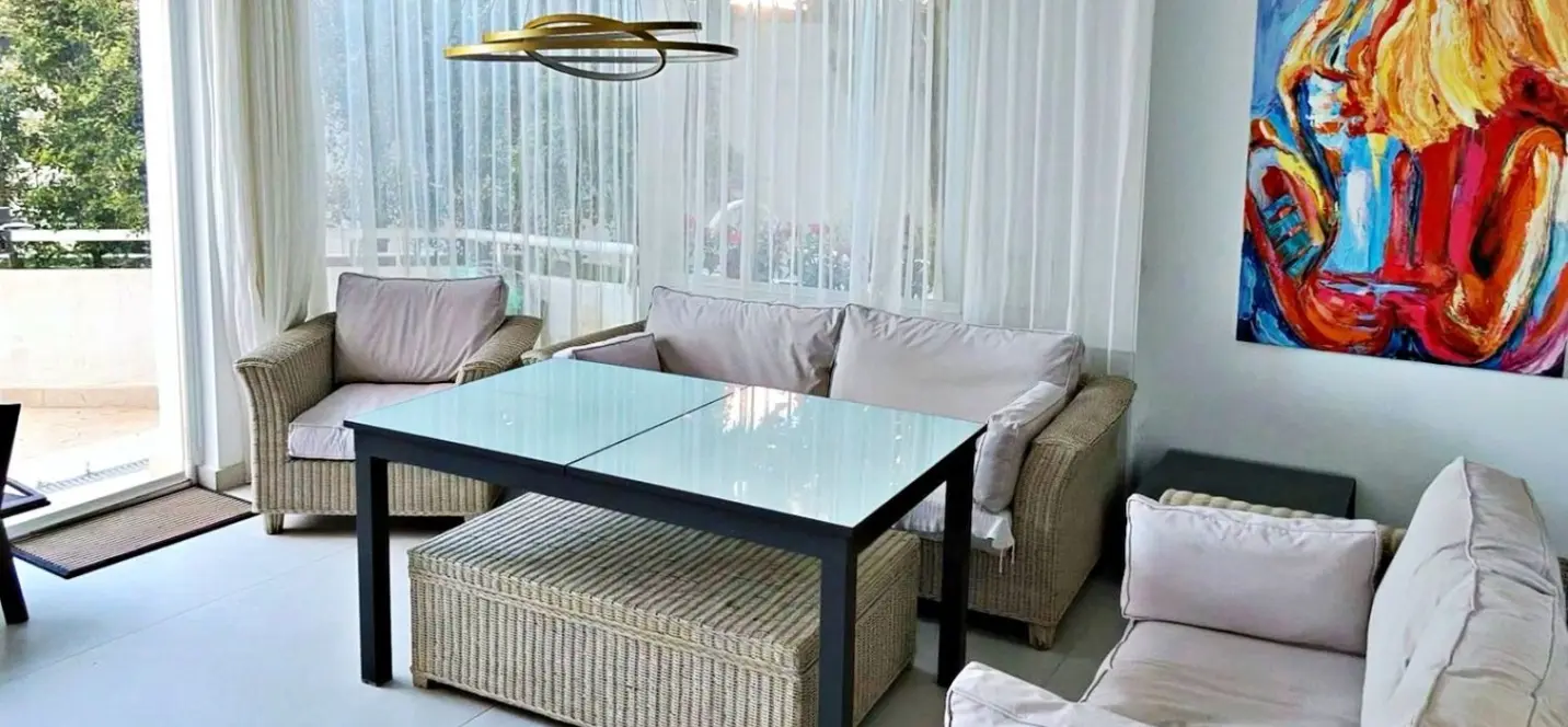 Sale of ground floor apartment in Puerto Banús 4